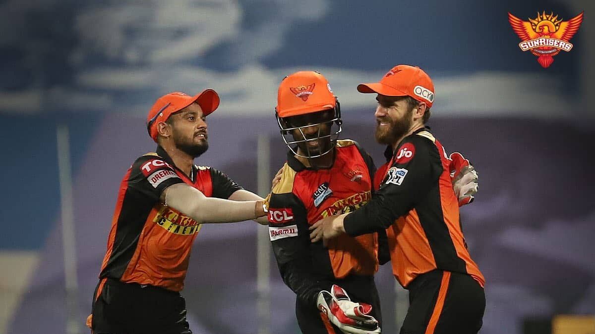 SRH RCB: Kane Williamson, Wriddhaman Saha, and Siddharth Kaul celebrating.