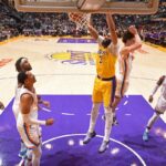 NBA, LAL vs OKC: Anthony Davis dunking