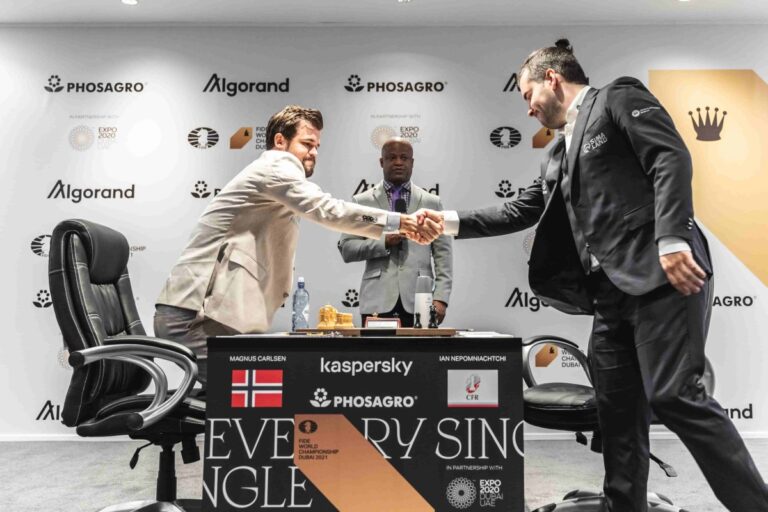 World Chess Chapionship 2021: Magnus Carlsen and Ian Nepomniachtchi shaking hands.