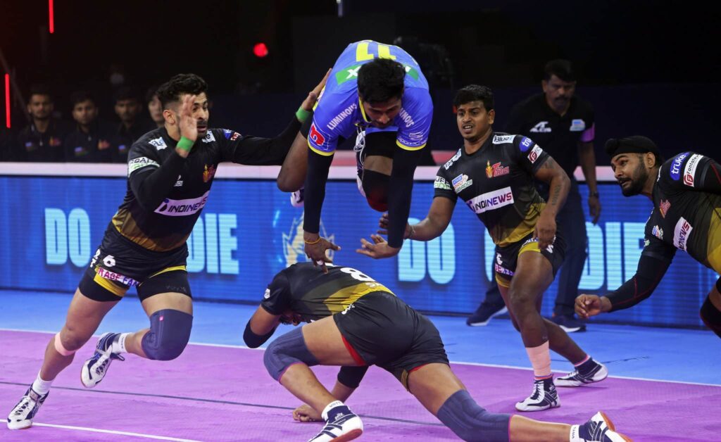 PKL 2021, Tamil Thalaivas vs Telugu Titans: K Prapanjan jumping over the defender.