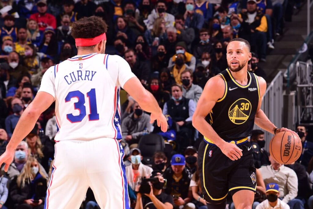 NBA, Warriors vs 76ers: Stephen Curry and Seth Curry.