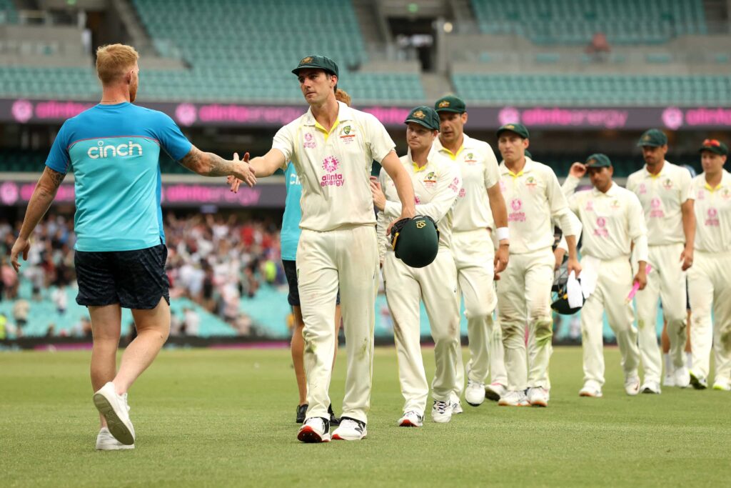 Aus Eng: Australia and England shaking hands after a draw in the fourth test.